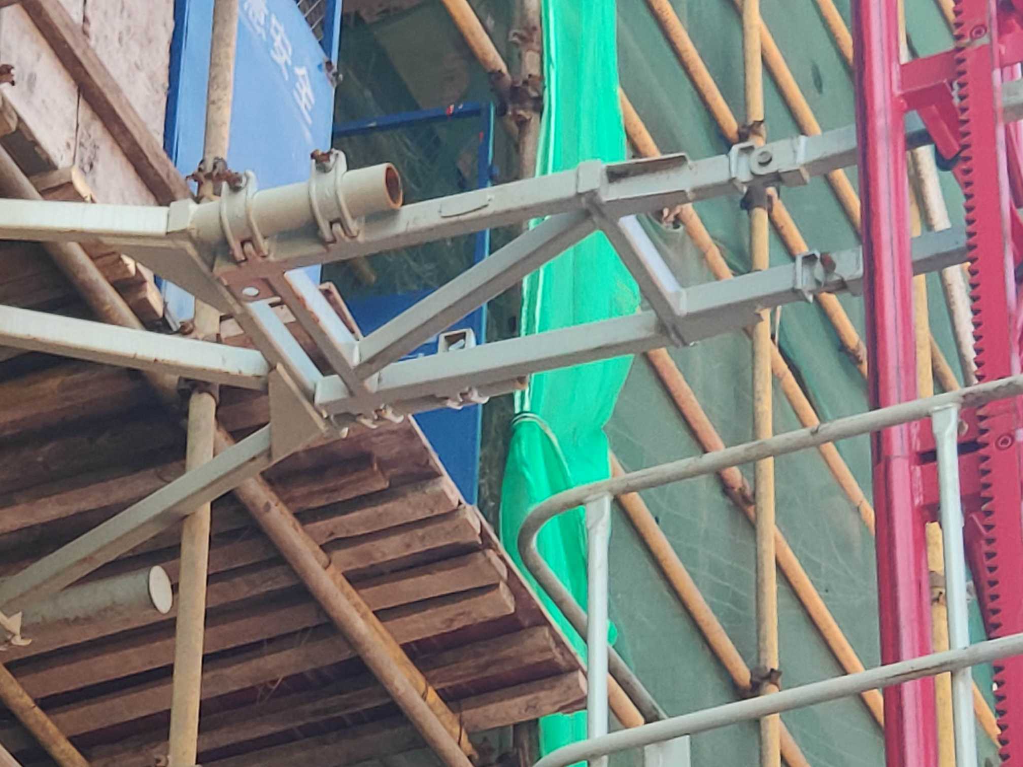 附墙架