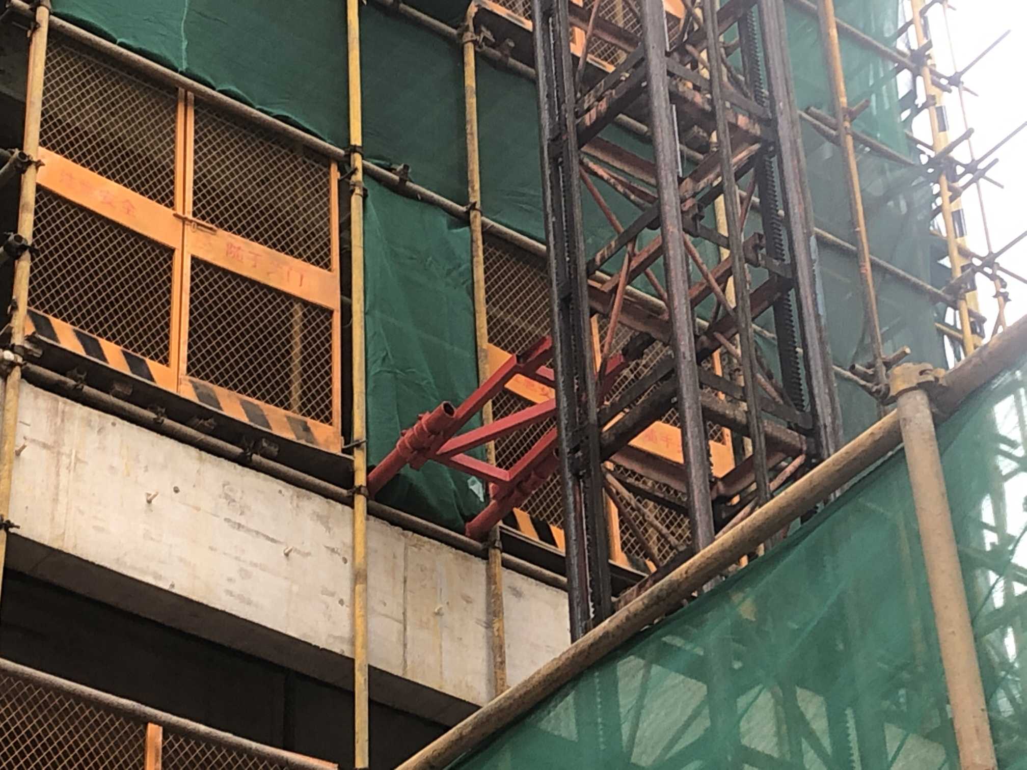 附墙架