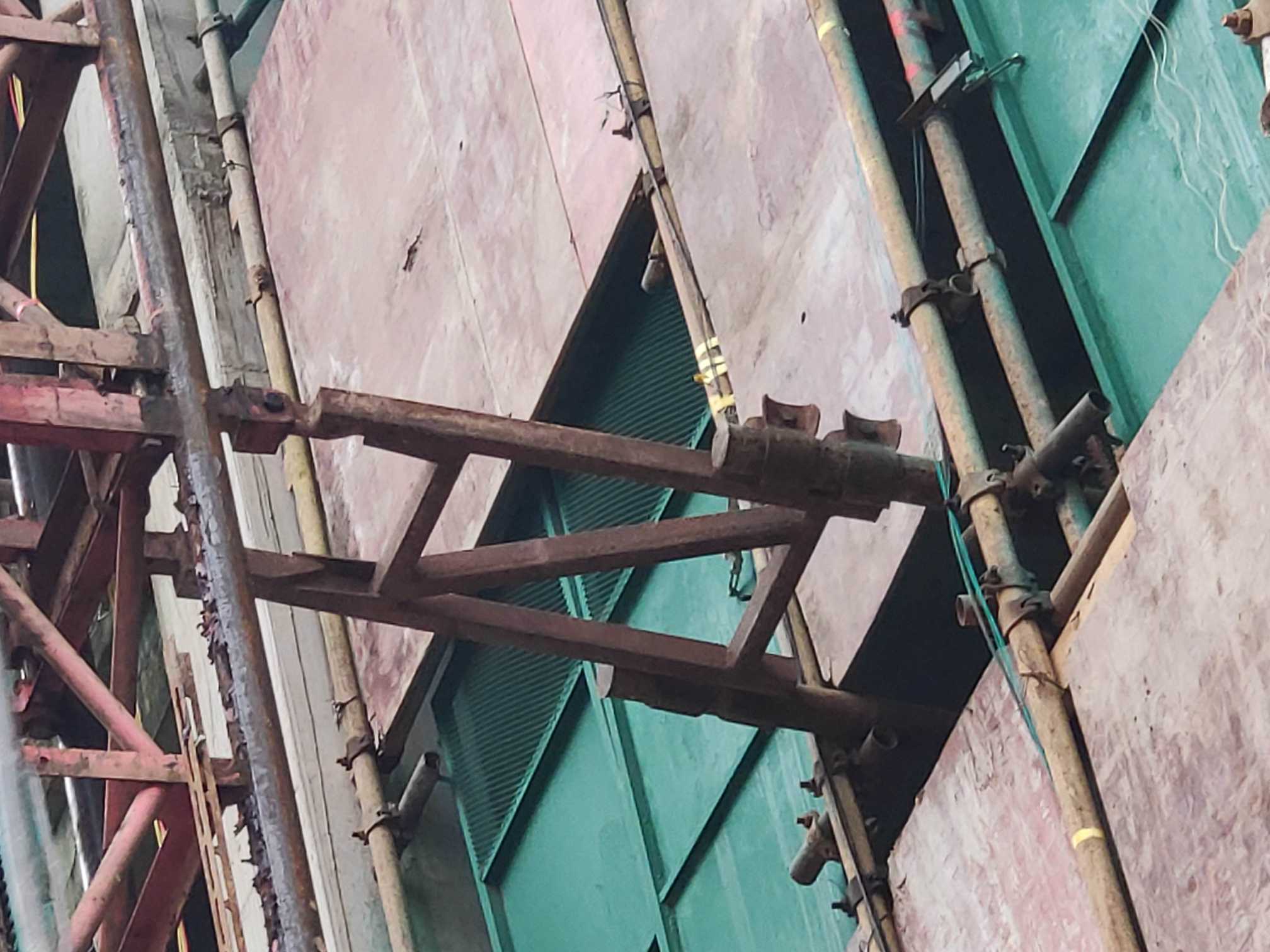 附墙架