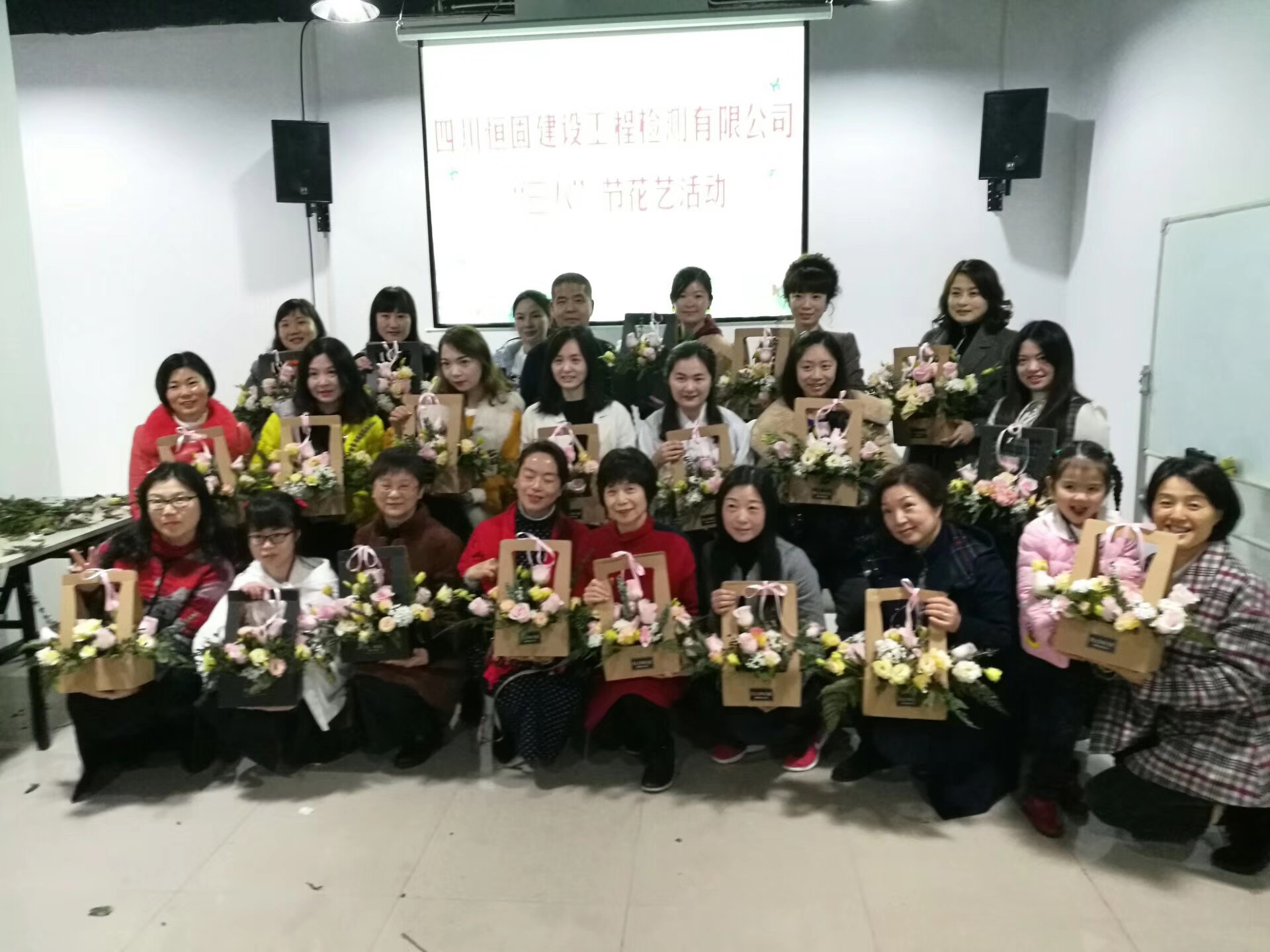 2020年三八节花艺活动.jpg